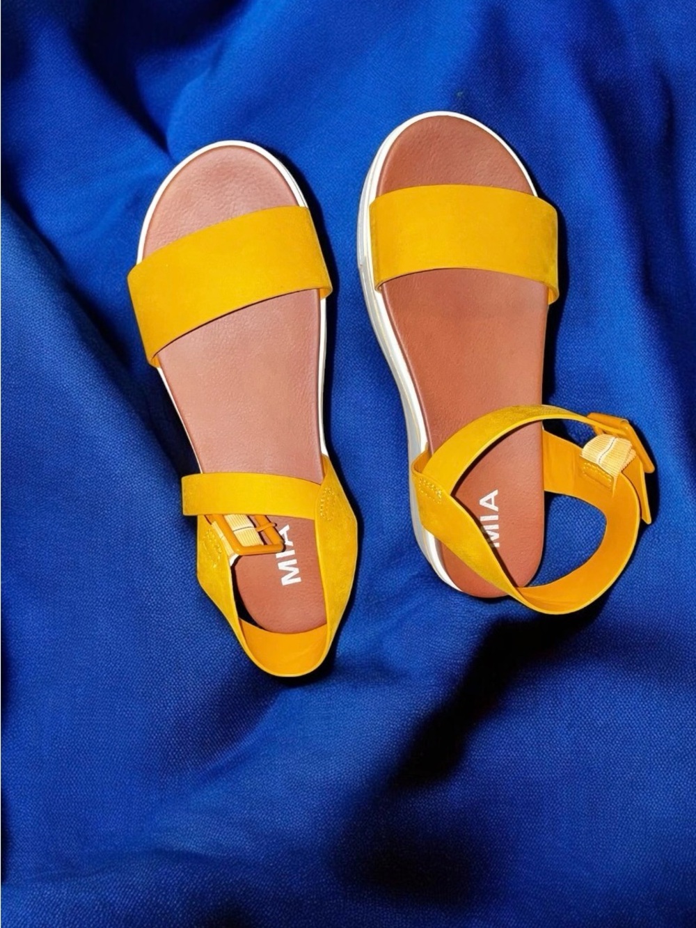 MIA Yellow Platform Sandals - Picture 4 of 5